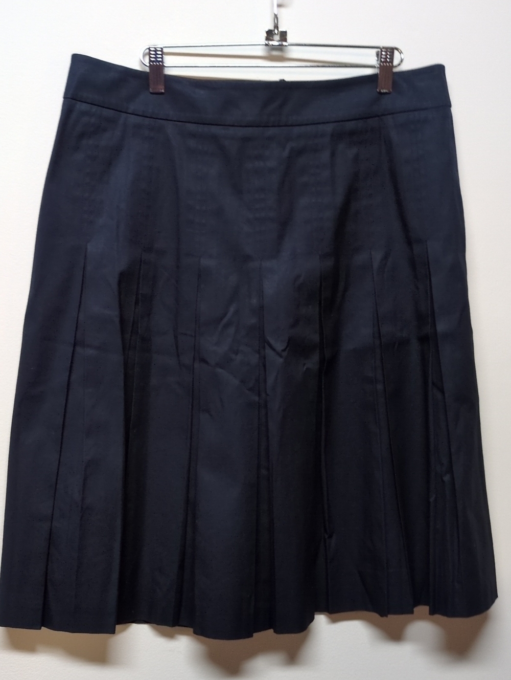 Brooks Brothers Navy Pleated Skirt, Size 14 - Picture 2 of 7